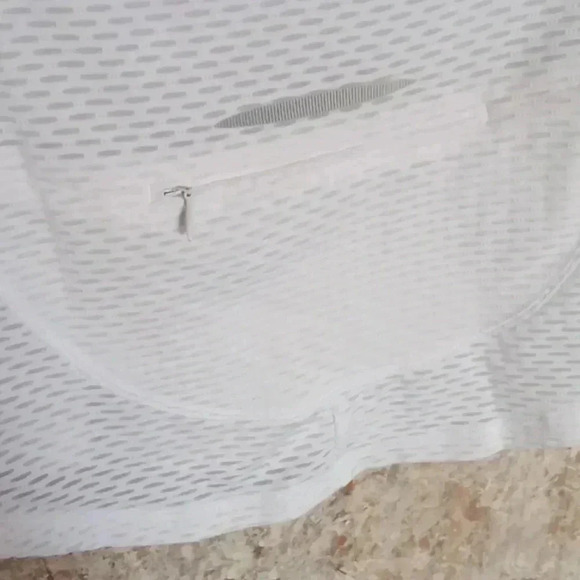 5/$25 UNDER ARMOUR MEDIUM SIZED DRIFIT WORKOUT TOP - Picture 7 of 11